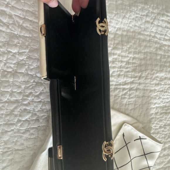 Chanel Bicolor Split Clutch Bag Two-Tone Black and White Clutch ❤️ - Picture 11 of 15